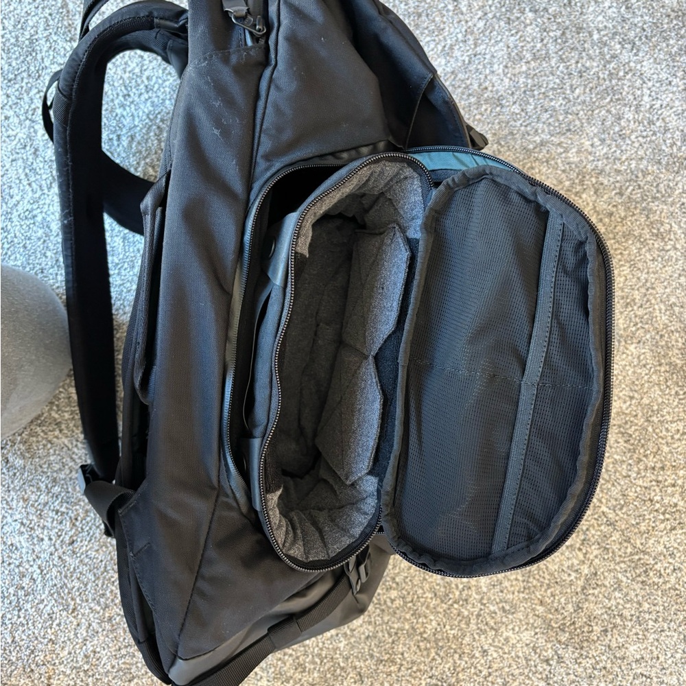 Versatile Black Backpack - Picture 6 of 7